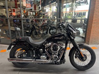 Harley-Davidson Street Bob 117 Negra