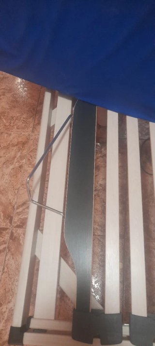 Cama articulada con colchón sanitario