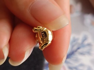 Charm plata S925 Winnie Pooh Dorado y Rojo