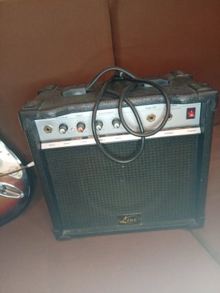 Guitarra eléctrica y amplificador