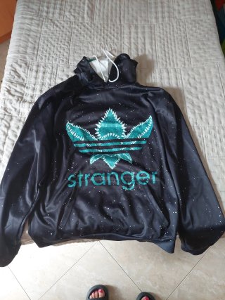 Sudadera Adidas Stranger Things Negra y Turquesa