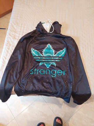 Sudadera Adidas Stranger Things Negra y Turquesa