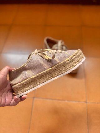 Zapatillas Ballerina Talla 37 Beige y Dorado