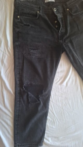 Pantaloni Zara neri strappati  Taglie eu 44