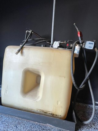 Depósito Gasoil con Bomba y Surtidor