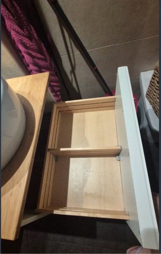Lavabo sobre encimera IKEA madera y cerámica.