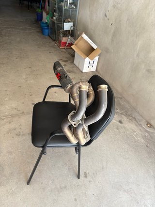 Tubo de escape Akrapovic carbono