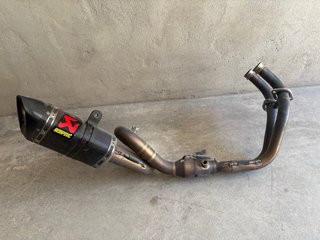 Tubo de escape Akrapovic carbono