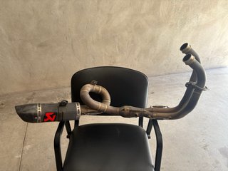 Tubo de escape Akrapovic carbono