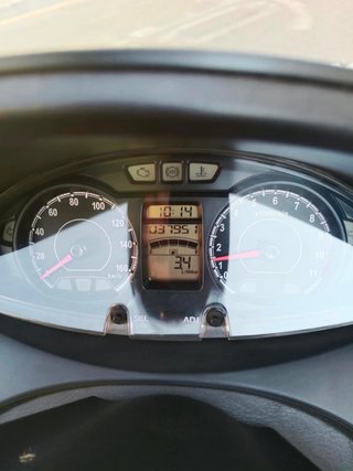 Moto Scooter 200cc Blanca Suzuki Burgman.