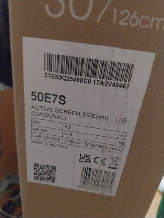 Hisense 50 QLED TV 4K AI Upscaler pequeño golpe
