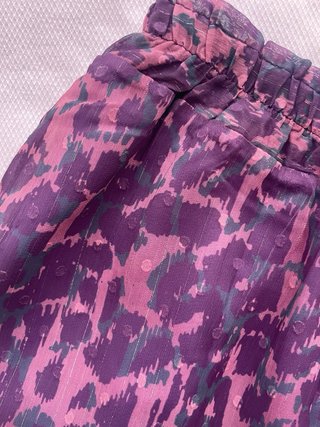 Falda pantalón corta volantes morada estampada