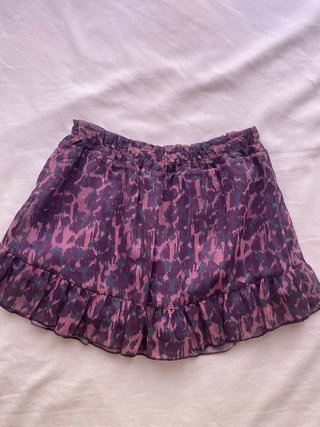 Falda pantalón corta volantes morada estampada