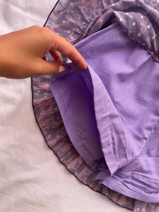 Falda pantalón corta volantes morada estampada