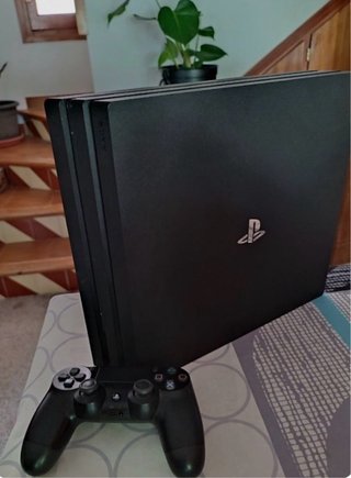PS4 (PlayStation 4) Negra + Mando