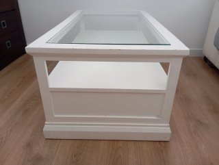 Mesa de centro blanca con cristal