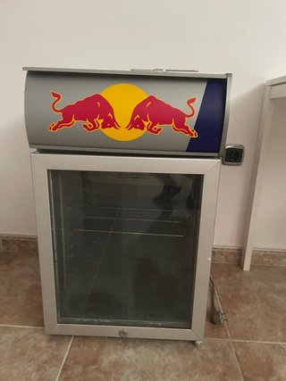 Nevera expositora Red Bull