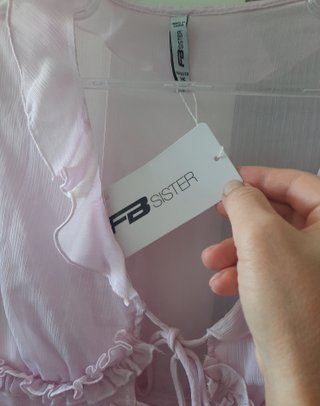 Blusa rosa manga larga con volantes