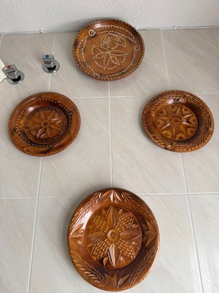 4 Piatti Decorativi in Legno Intagliato
