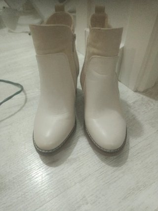 Botines blancos y beige