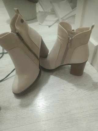 Botines blancos y beige