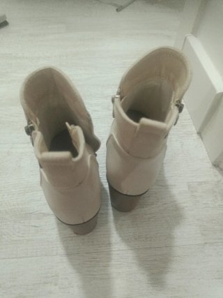 Botines blancos y beige