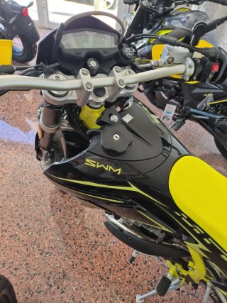 SWM 125 Motard Negra y Amarilla