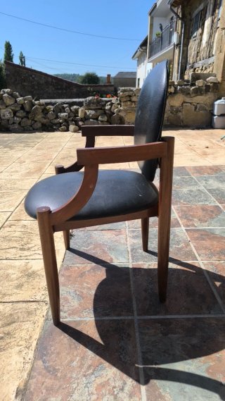 Conjunto comedor mesa y 9 sillas.