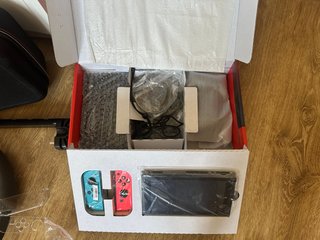 Nintendo Switch con juego y accesorios