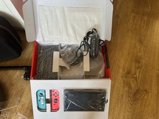 Nintendo Switch con juego y accesorios