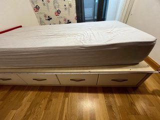 Cama nido con cajones ( solo un pequeño golpe )