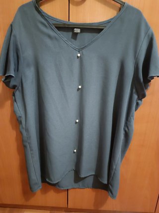 Blusa gris azulada talla XL