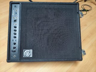 Ampeg BA-210 450W Amplificador Bajo