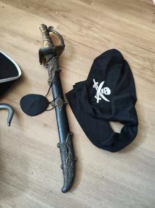 Disfraz Pirata: Sombrero, Garfio, Espada, pañuelo