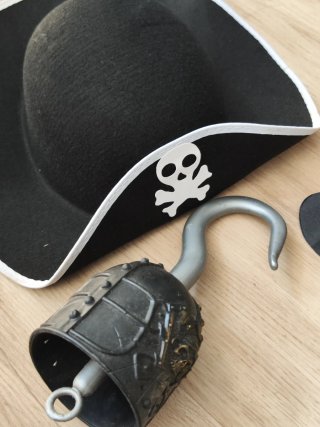 Disfraz Pirata: Sombrero, Garfio, Espada, pañuelo