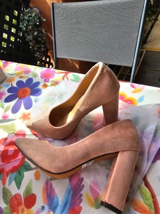 Zapatos de tacón beige y rosa sin estrenar