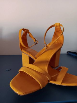 Sandali eleganti gialli