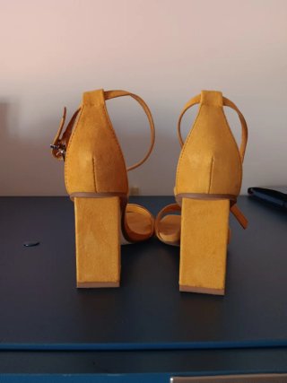 Sandali eleganti gialli
