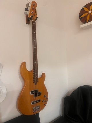 Bajo Yamaha BB614