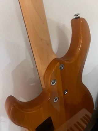 Bajo Yamaha BB614