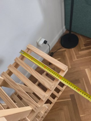 Estantería de pino ideal para plantas.