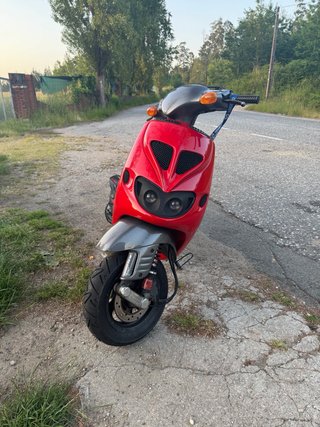 Piaggio Zip Copa Scooter Roja y Gris