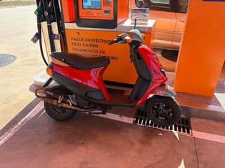 Piaggio Zip Copa Scooter Roja y Gris
