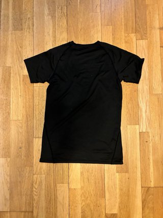 Camiseta negra manga corta