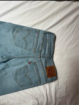 Pantalón Levis 725 High Rise Bootcut Talla 25