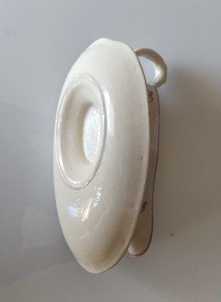Salsera de porcelana antigua con flores