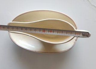 Salsera de porcelana antigua con flores
