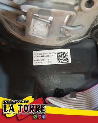 Volante Seat Leon MK4 con levas