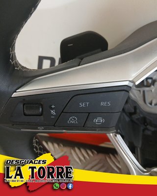Volante Seat Leon MK4 con levas