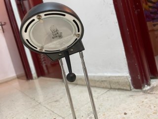Lámpara de mesa negra